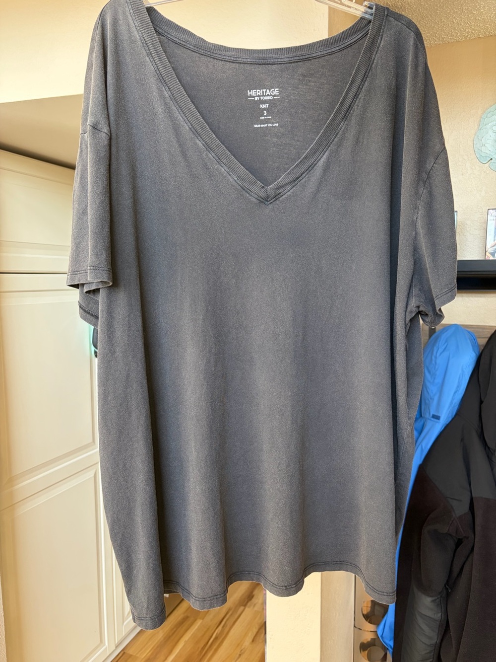 Torrid Heritage V-Neck Short Sleeve Shirt - Charcoal Gray/Black